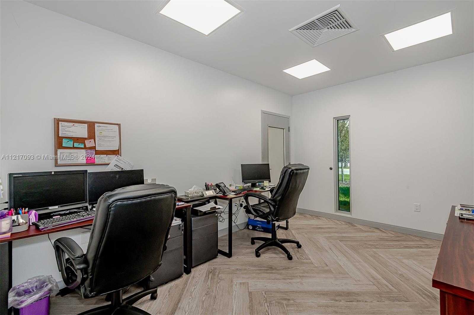 Small Image of 7700 DAVIE ROAD EXT, Hollywood Number 56