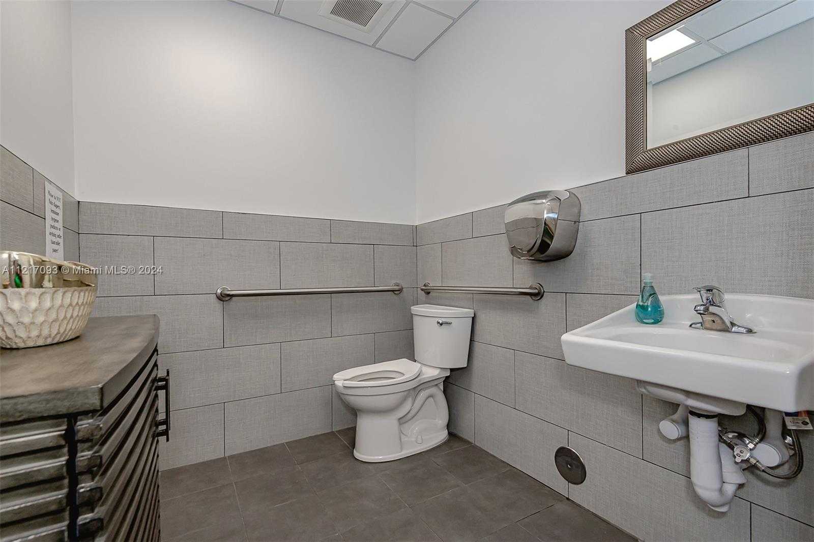 Small Image of 7700 DAVIE ROAD EXT, Hollywood Number 64