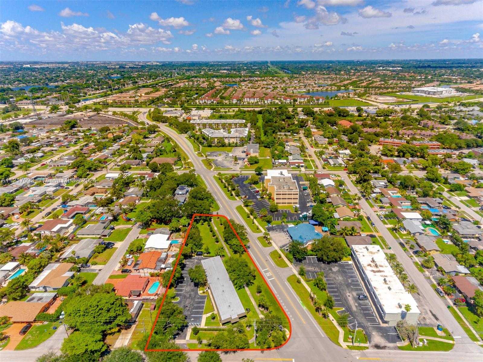 Small Image of 7700 DAVIE ROAD EXT, Hollywood Number 8