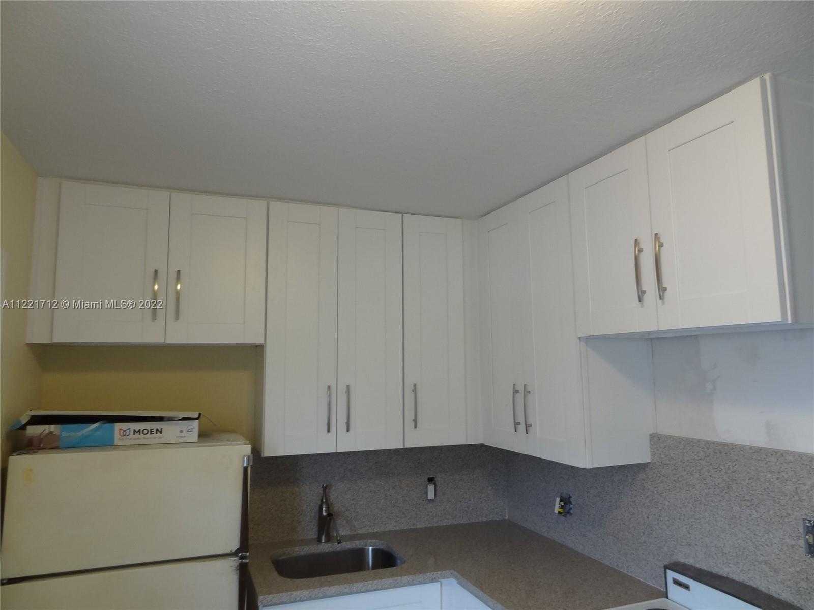 Small Image of 2212 JOHNSON ST, Hollywood Number 11