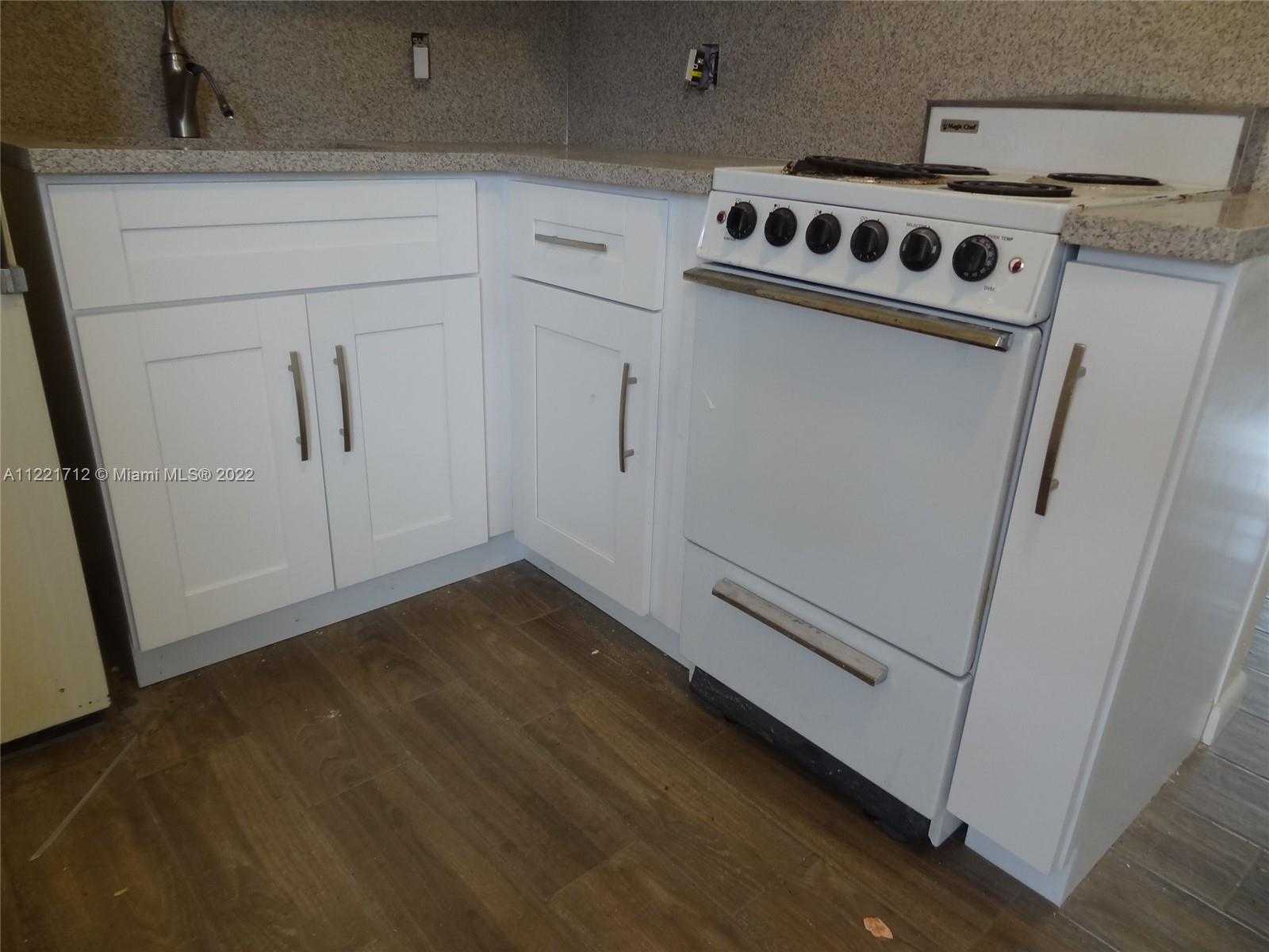 Small Image of 2212 JOHNSON ST, Hollywood Number 12