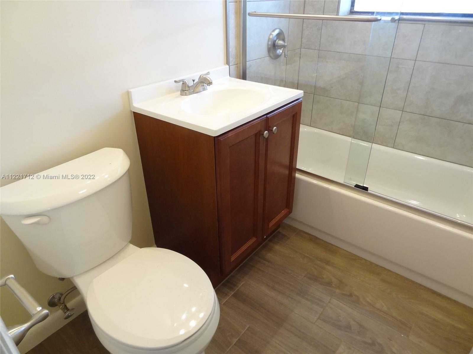 Small Image of 2212 JOHNSON ST, Hollywood Number 5
