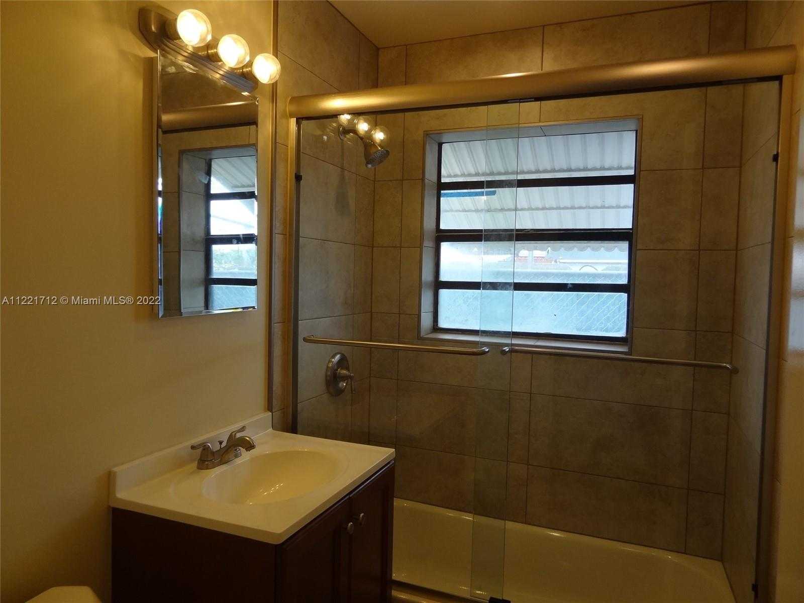 Small Image of 2212 JOHNSON ST, Hollywood Number 6
