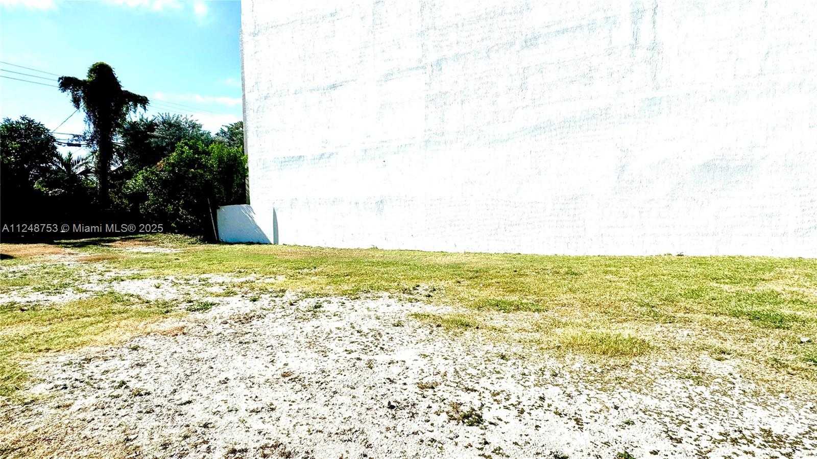 Small Image of 1750 NORTH WEST 7TH ST, Miami Number 10