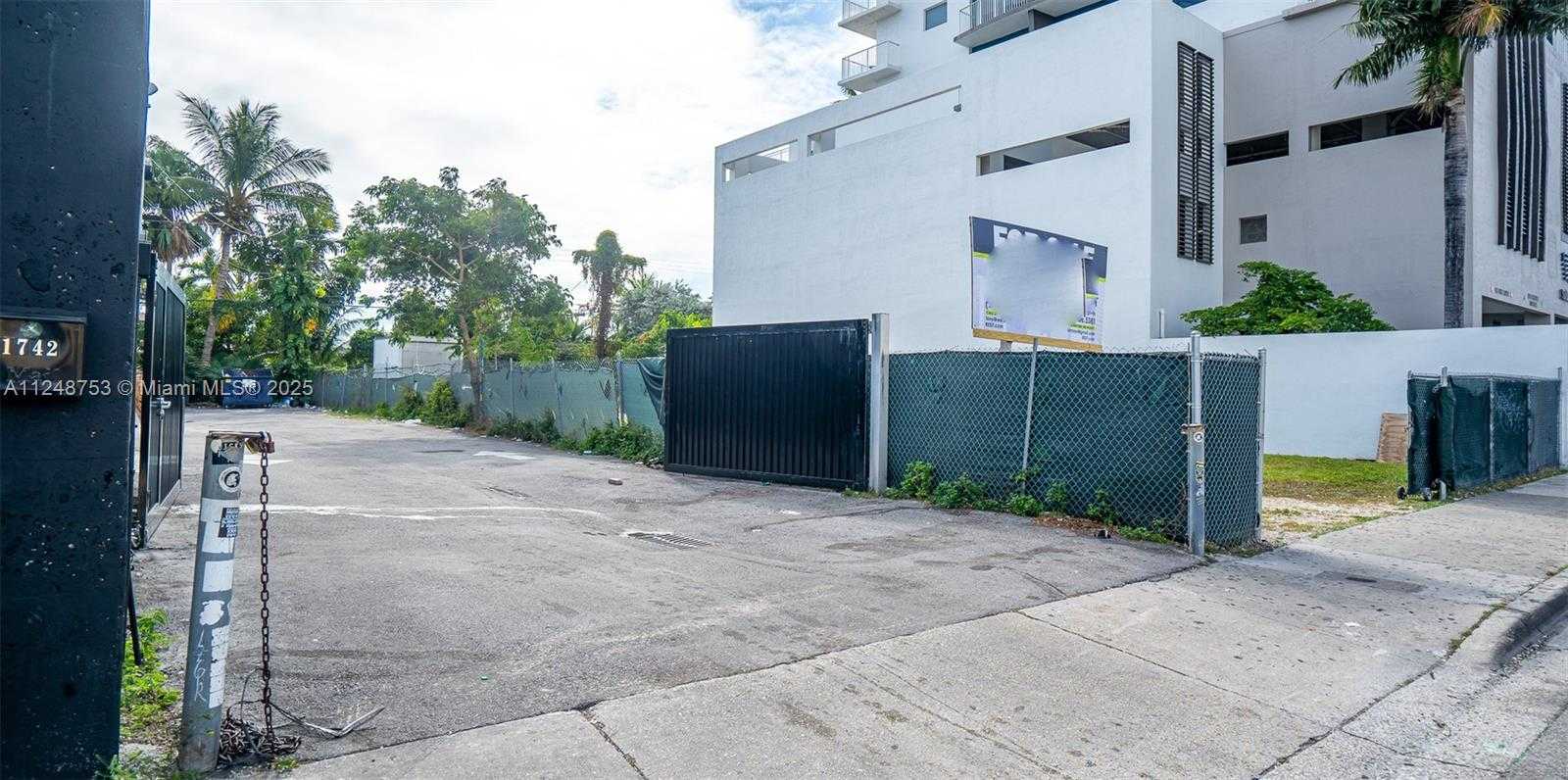 Small Image of 1750 NORTH WEST 7TH ST, Miami Number 14