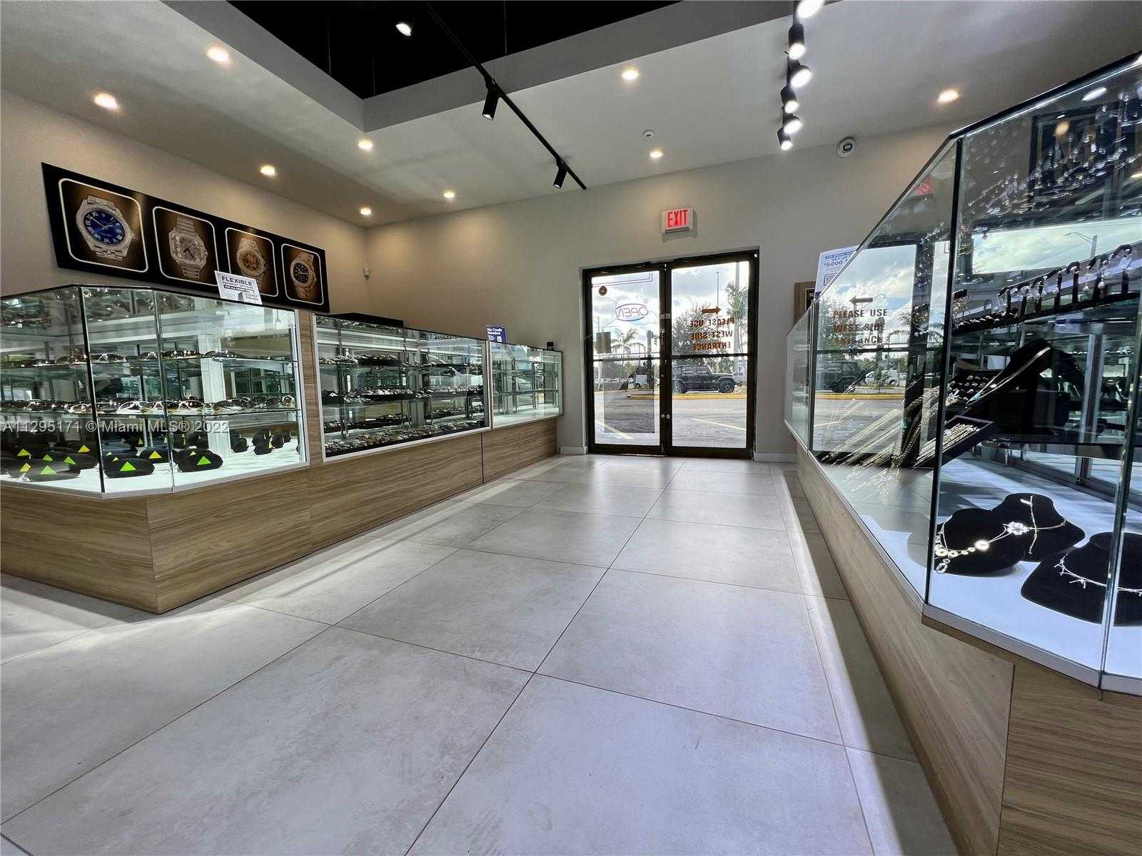 Small Image of 3161 W Oakland Park Blvd, Oakland Park, FL 33311, USA Number 2