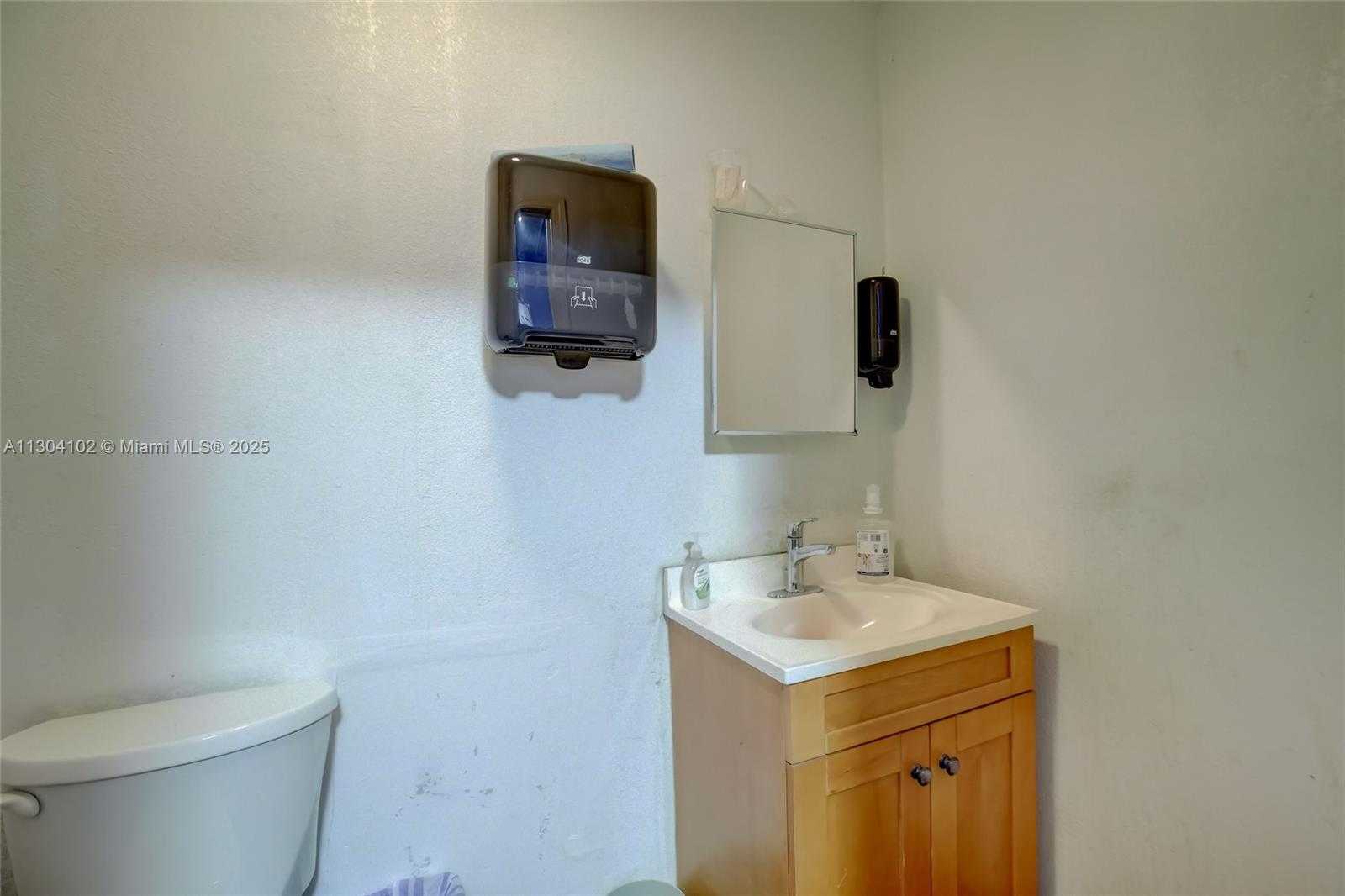 Small Image of 1420 NORTH EAST 131ST ST, North Miami Number 21