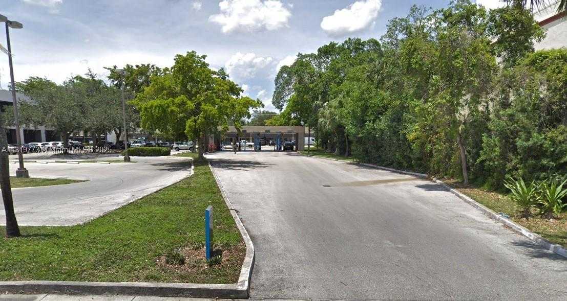 Small Image of 900 NORTH EAST 125TH ST #out parcel, North Miami Number 3