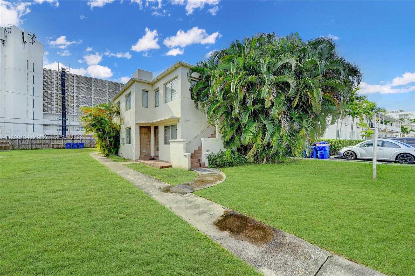 Small Image of 1910 BIARRITZ DR, Miami Beach Number 13