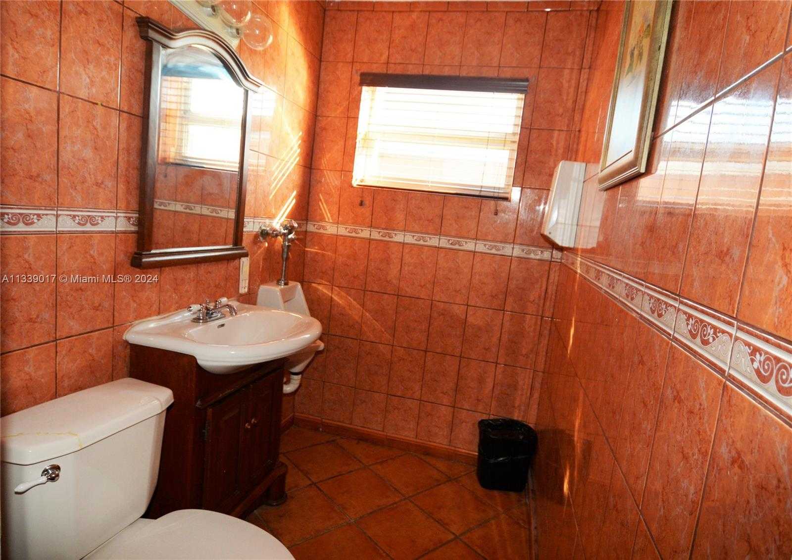 Small Image of 16921 NORTH EAST 6TH AVE, North Miami Beach Number 14