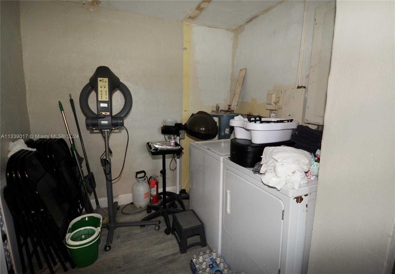Small Image of 16921 NORTH EAST 6TH AVE, North Miami Beach Number 15