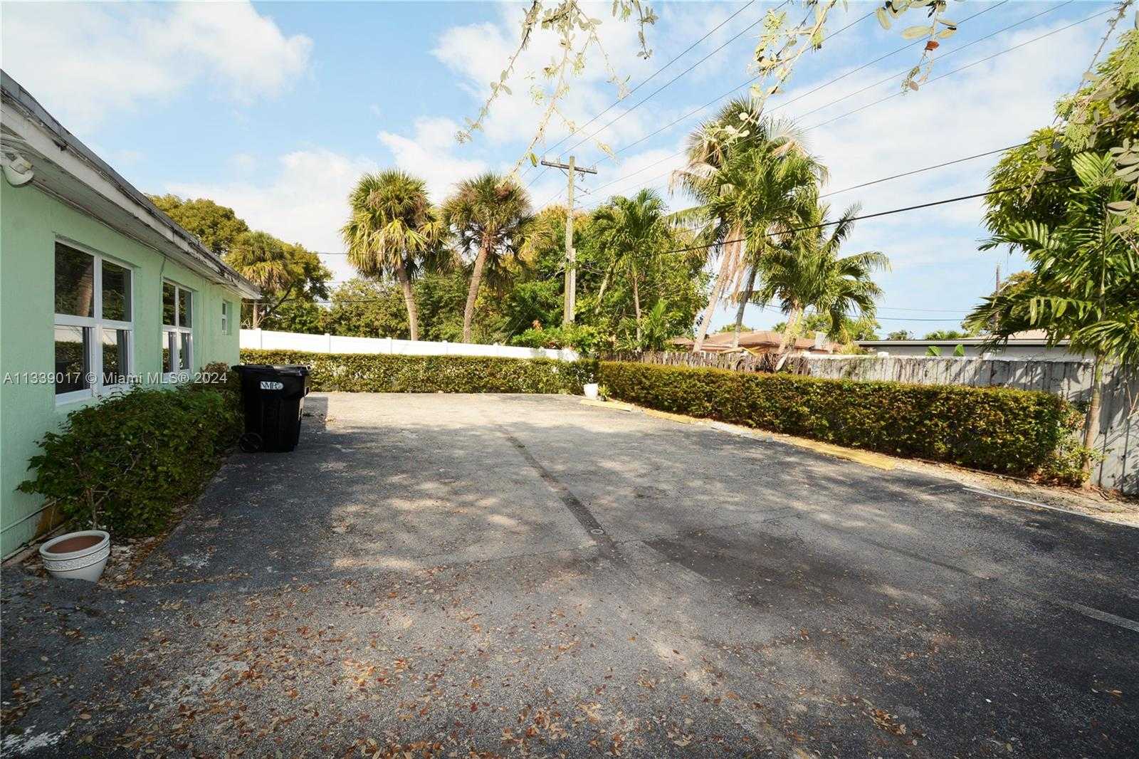 Small Image of 16921 NORTH EAST 6TH AVE, North Miami Beach Number 17