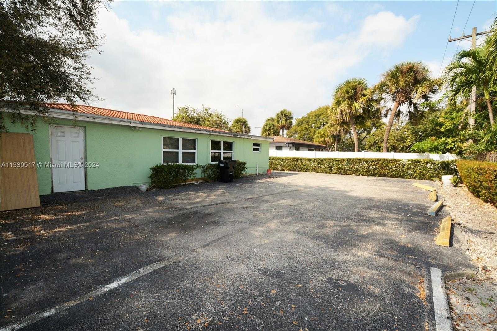 Small Image of 16921 NORTH EAST 6TH AVE, North Miami Beach Number 19