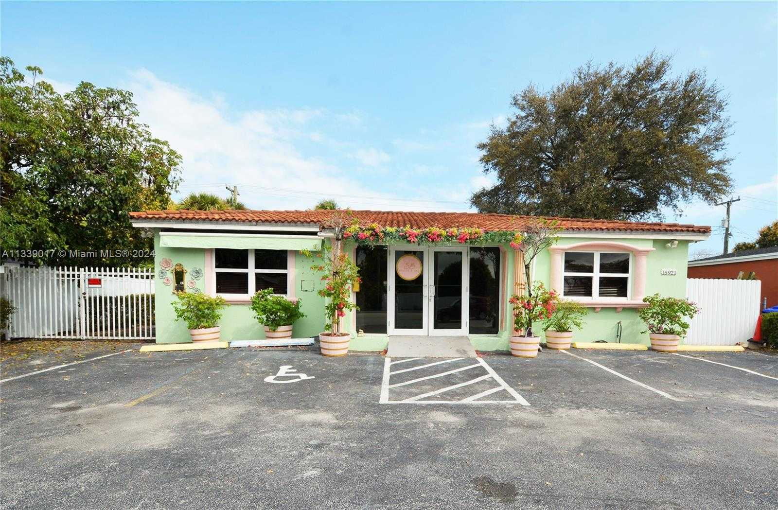Small Image of 16921 NORTH EAST 6TH AVE, North Miami Beach Number 20