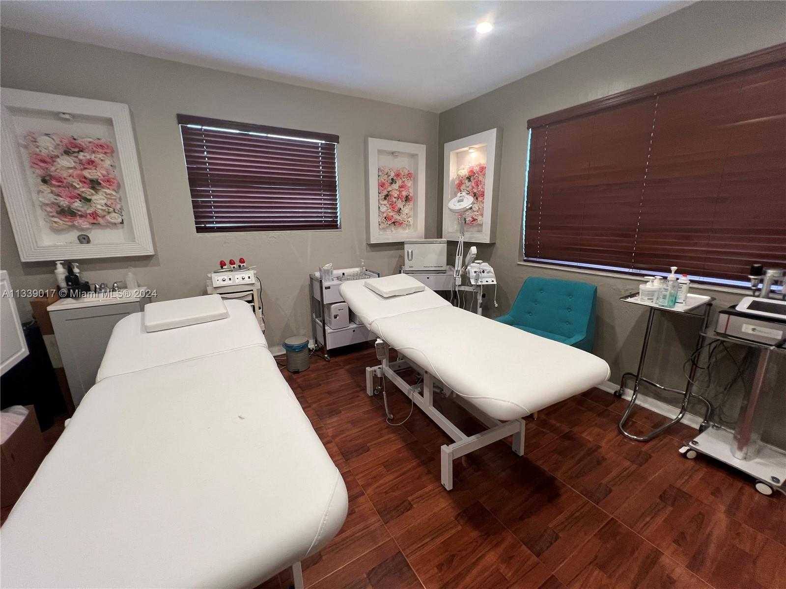 Small Image of 16921 NORTH EAST 6TH AVE, North Miami Beach Number 23