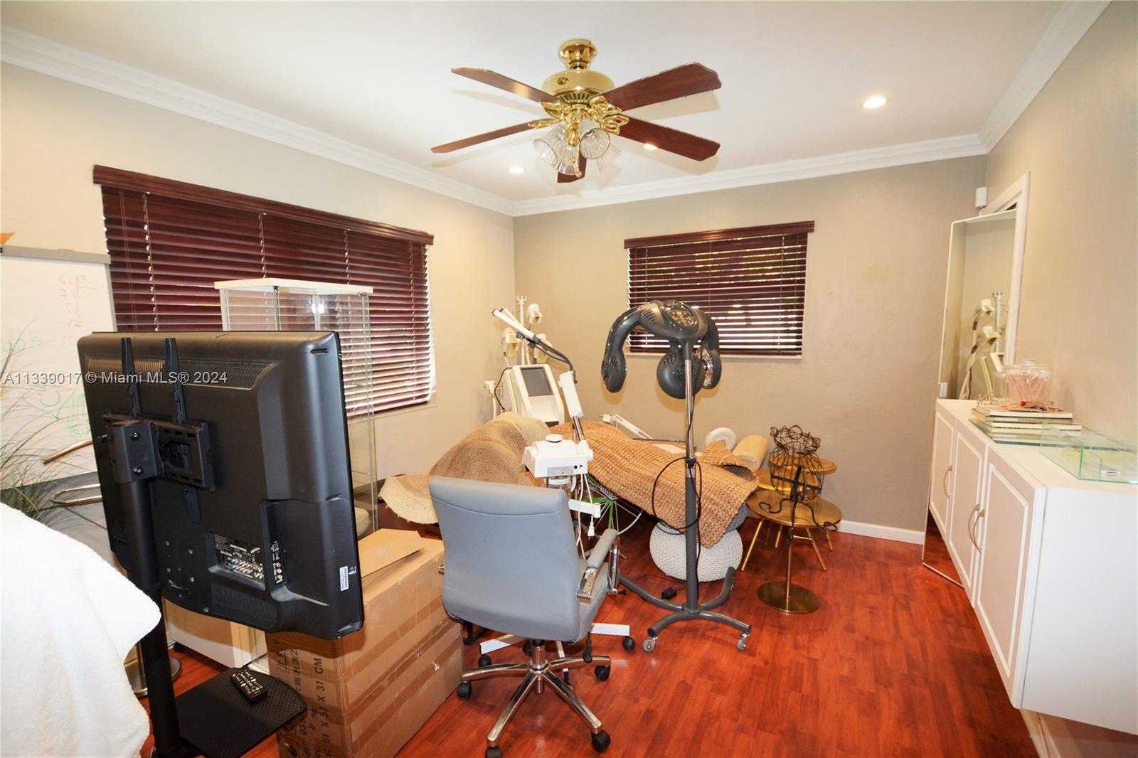Small Image of 16921 NORTH EAST 6TH AVE, North Miami Beach Number 27