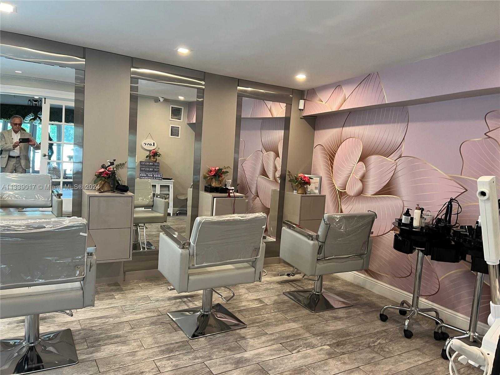 Small Image of 16921 NORTH EAST 6TH AVE, North Miami Beach Number 4