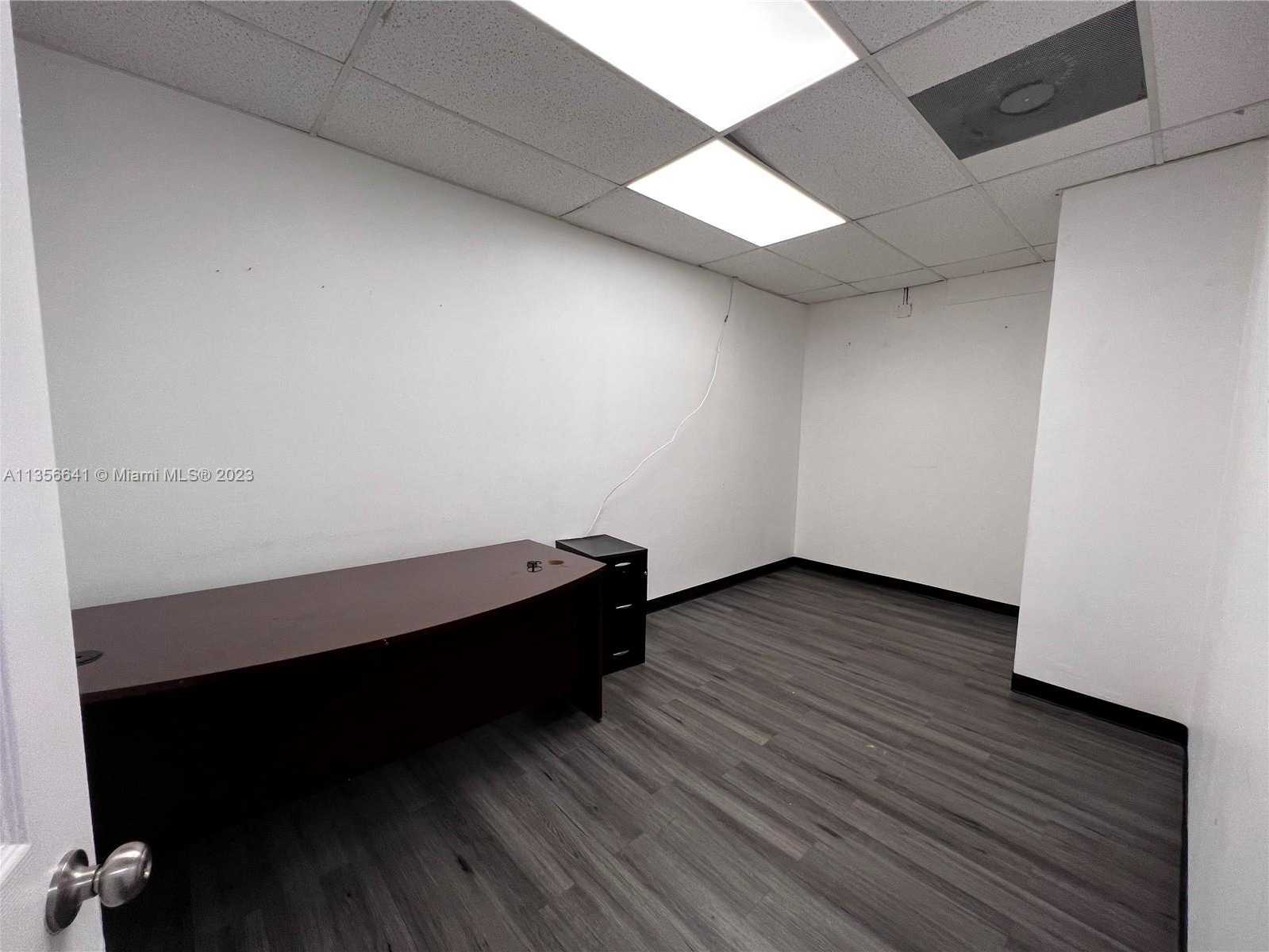 Small Image of 5900 DEWEY ST, Hollywood Number 10