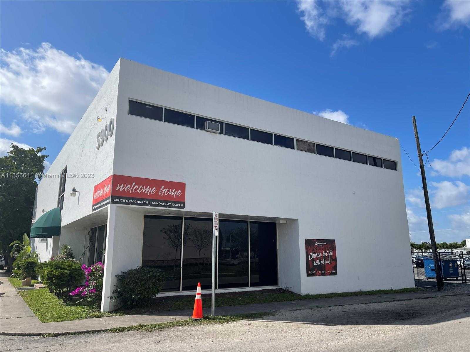 Small Image of 5900 DEWEY ST, Hollywood Number 2