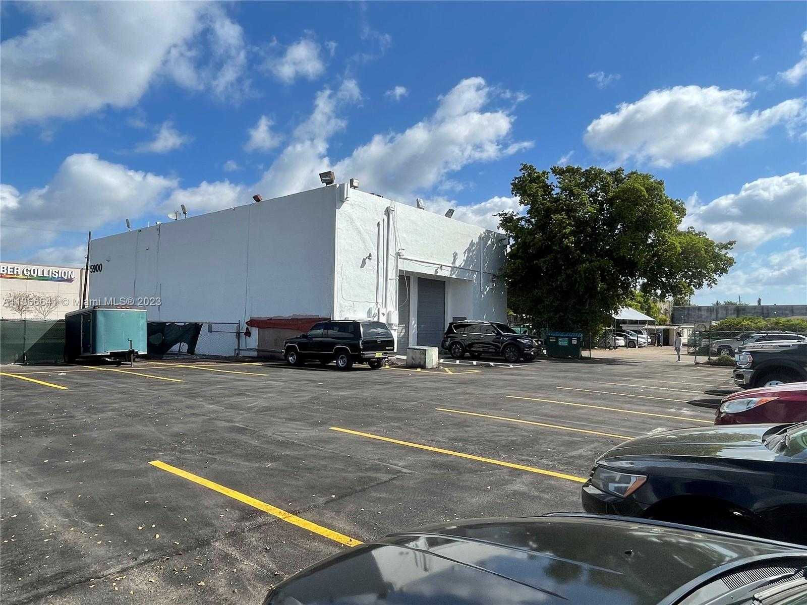 Small Image of 5900 DEWEY ST, Hollywood Number 5