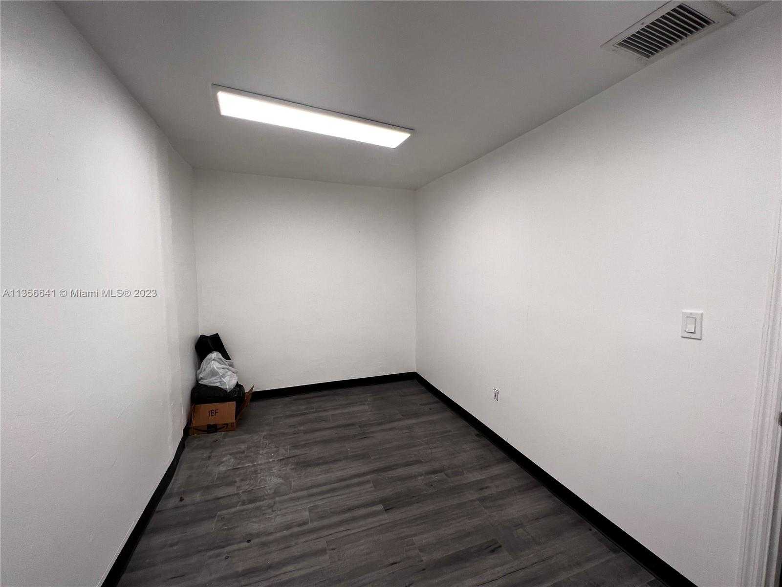 Small Image of 5900 DEWEY ST, Hollywood Number 7
