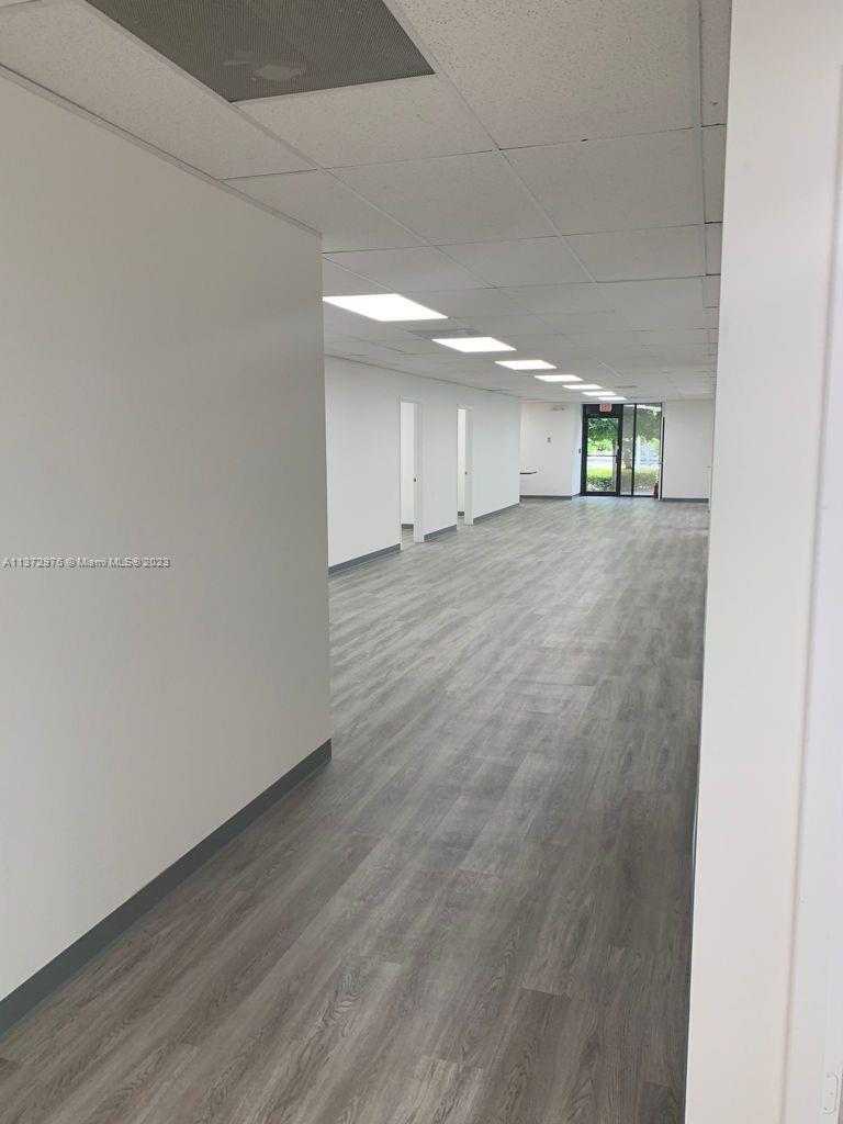 Small Image of 6030 Hollywood Blvd, Hollywood, FL 33024, USA Number 6