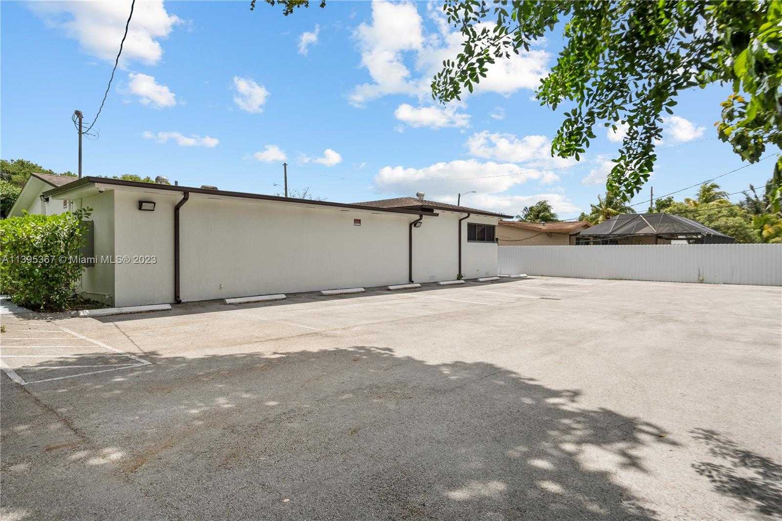 Small Image of 16170 NORTH EAST 11TH CT, North Miami Beach Number 3