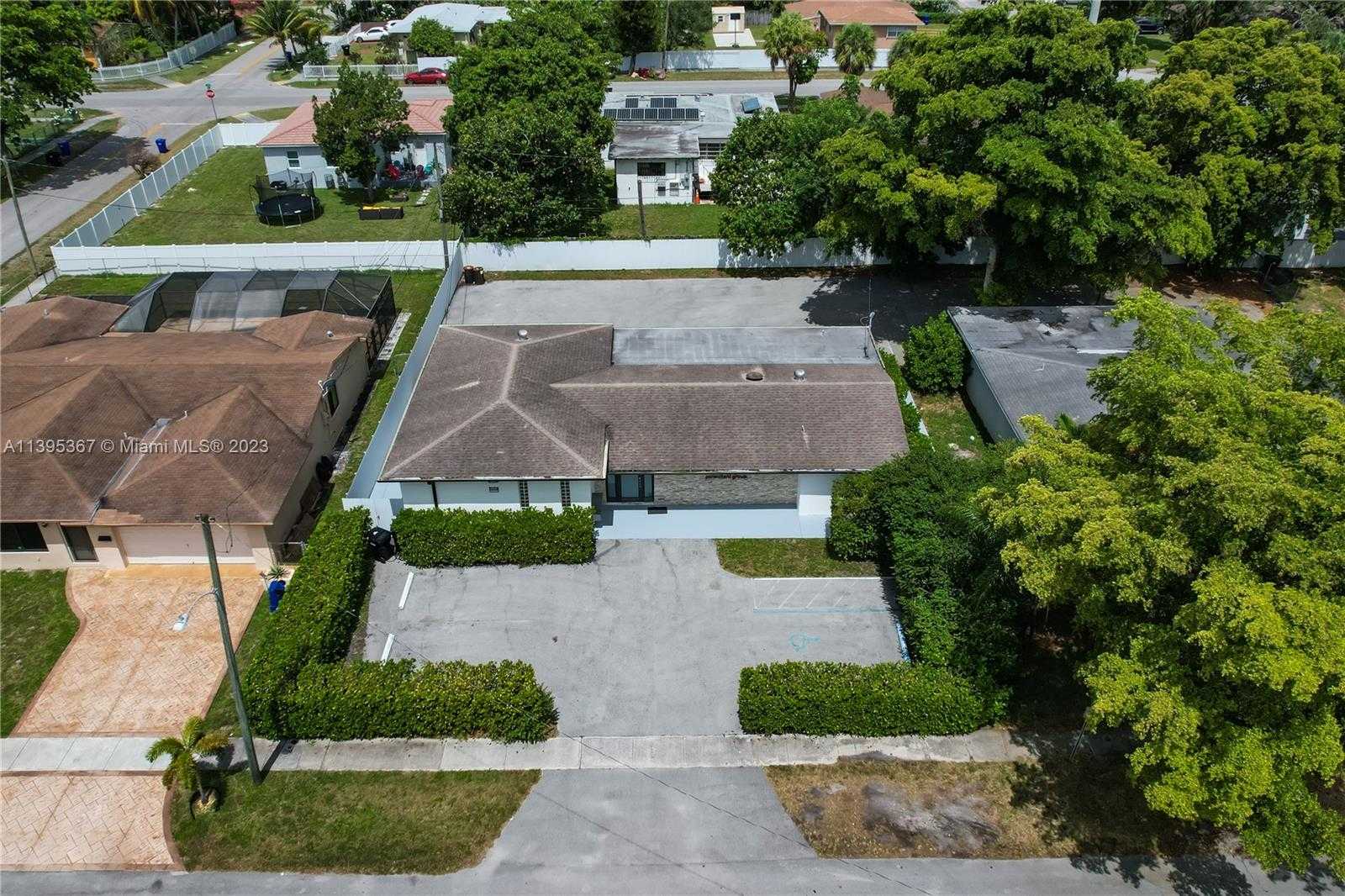 Small Image of 16170 NORTH EAST 11TH CT, North Miami Beach Number 5