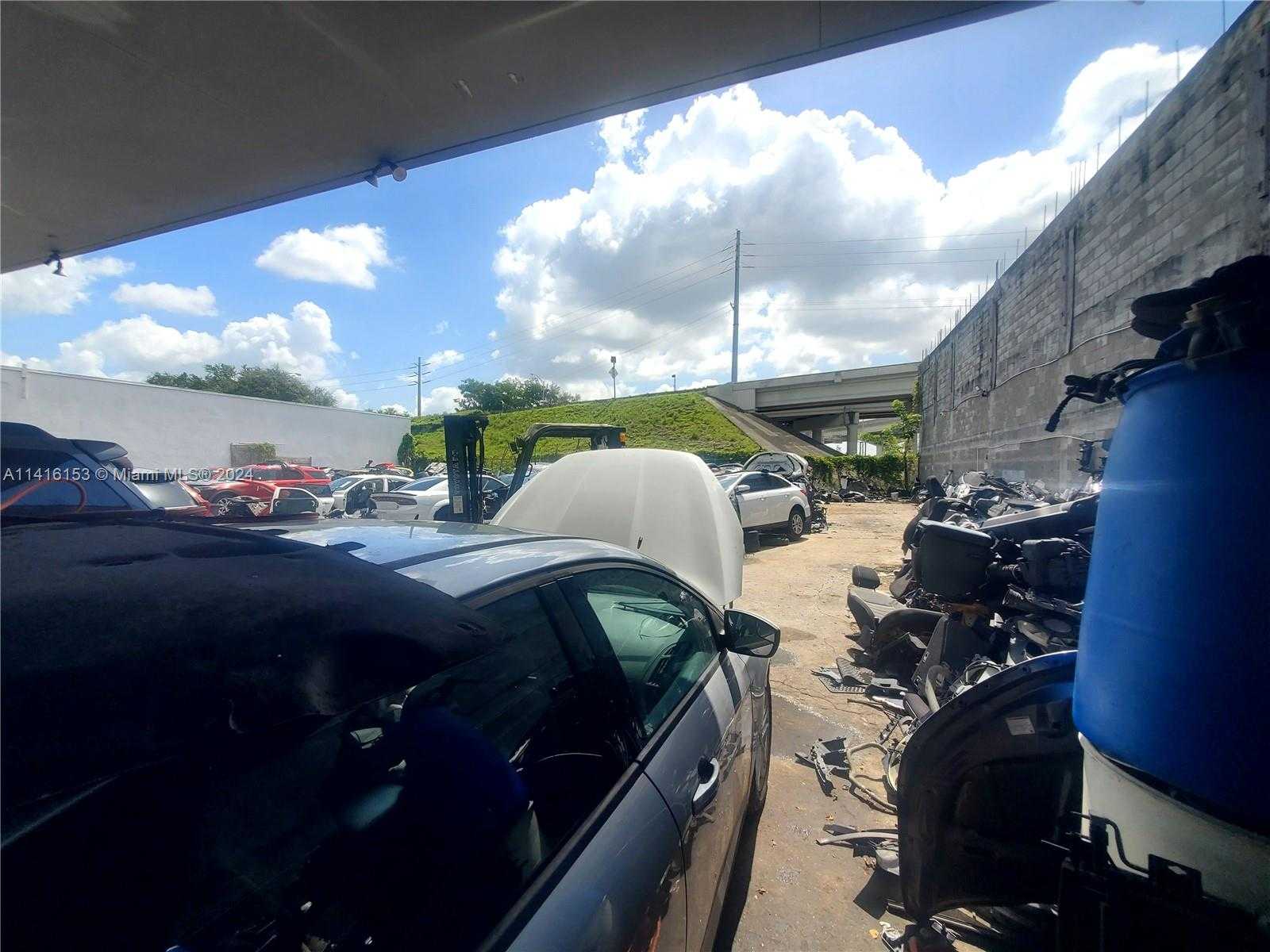 Small Image of 17121 NORTH WEST 2ND CT, Miami Gardens Number 25