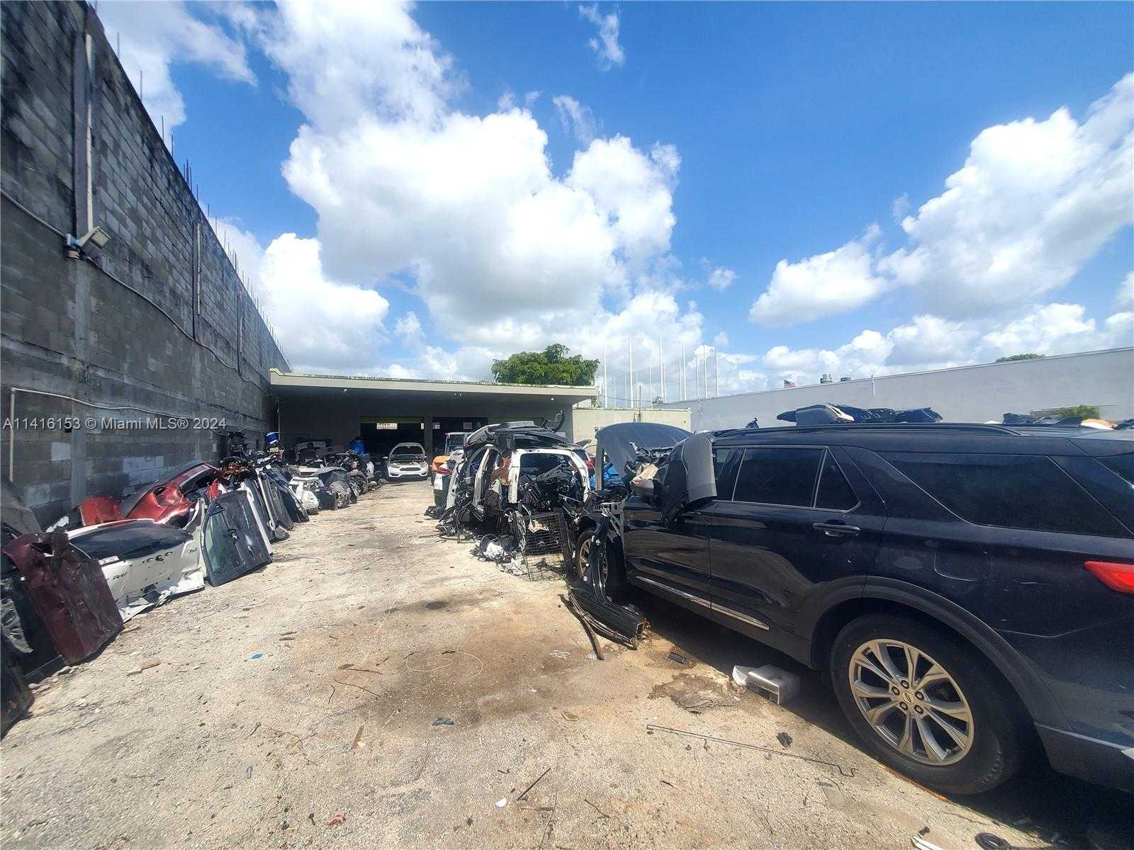 Small Image of 17121 NORTH WEST 2ND CT, Miami Gardens Number 28