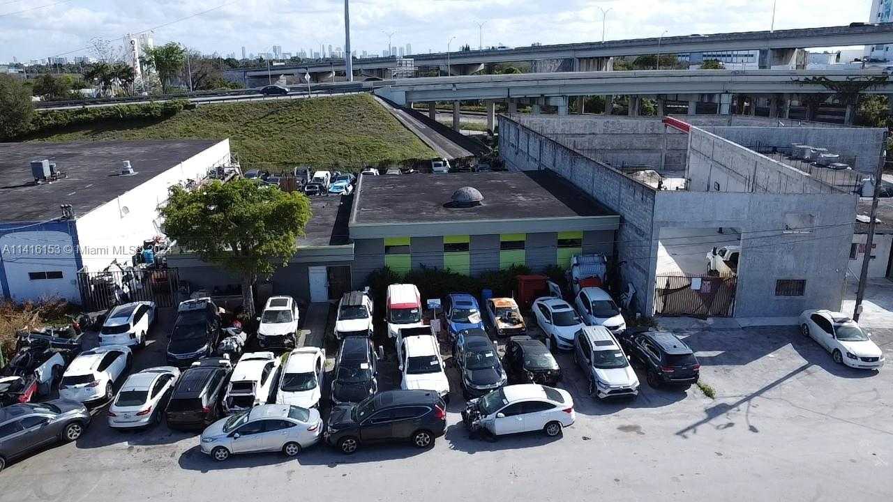 Small Image of 17121 NORTH WEST 2ND CT, Miami Gardens Number 3