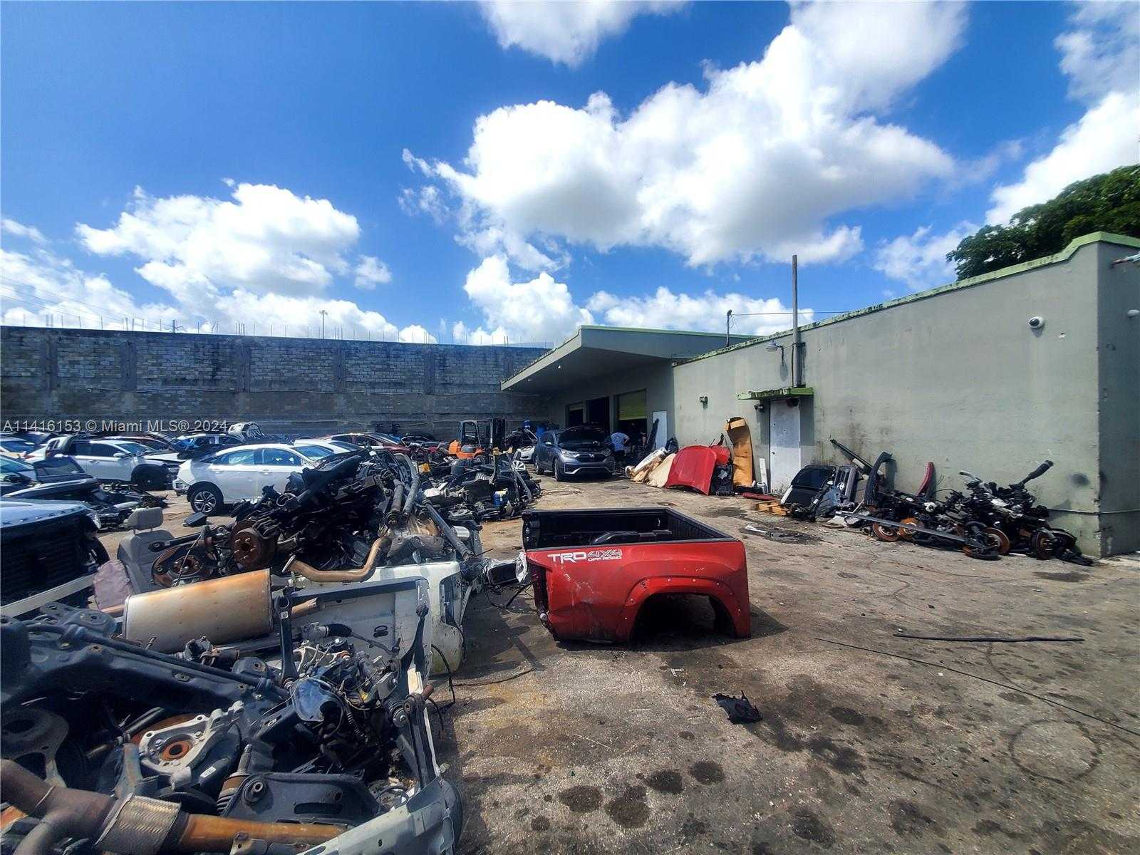 Small Image of 17121 NORTH WEST 2ND CT, Miami Gardens Number 31