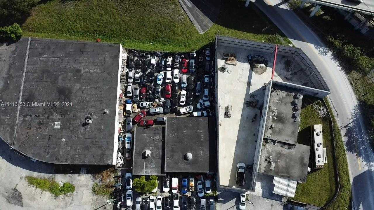 Small Image of 17121 NORTH WEST 2ND CT, Miami Gardens Number 4