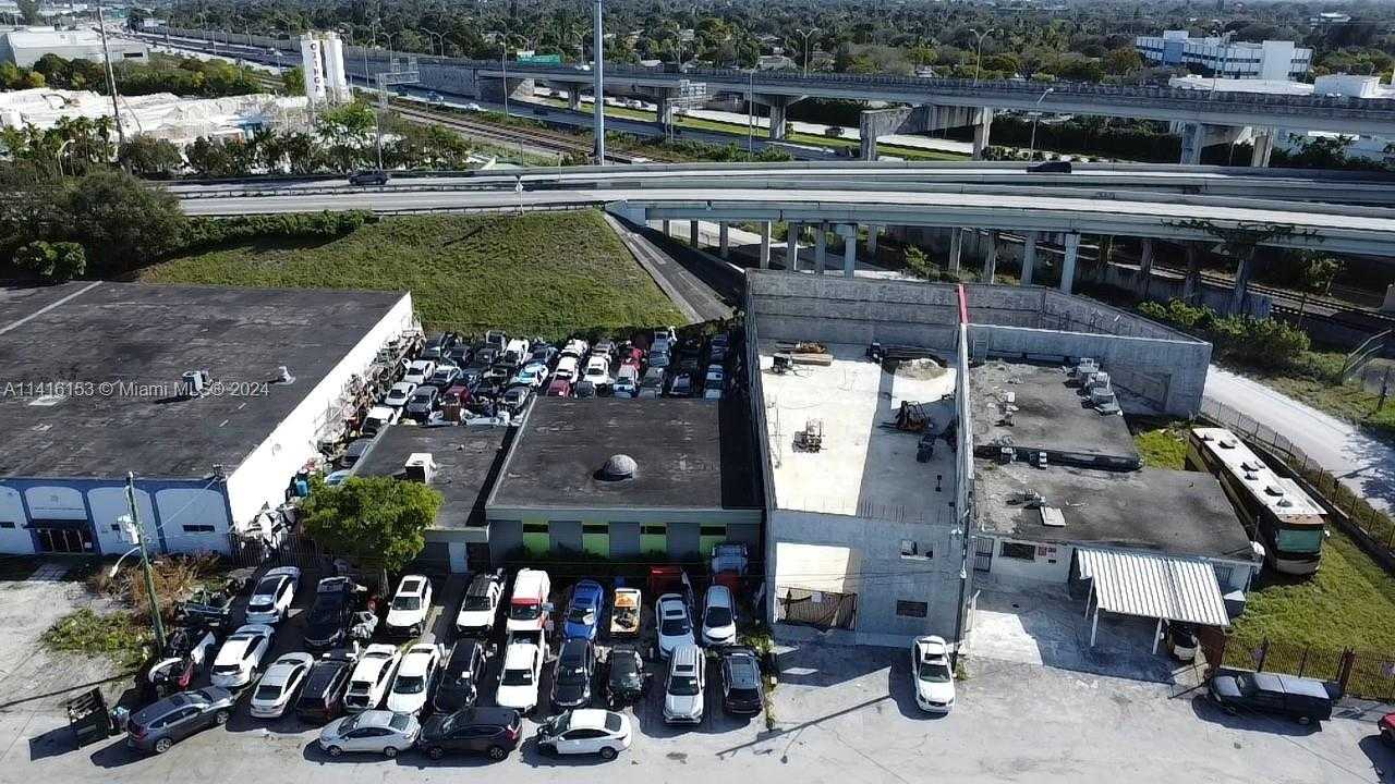 Small Image of 17121 NORTH WEST 2ND CT, Miami Gardens Number 7