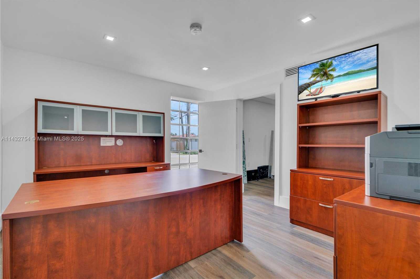Small Image of 6395 BIRD RD, Miami Number 10