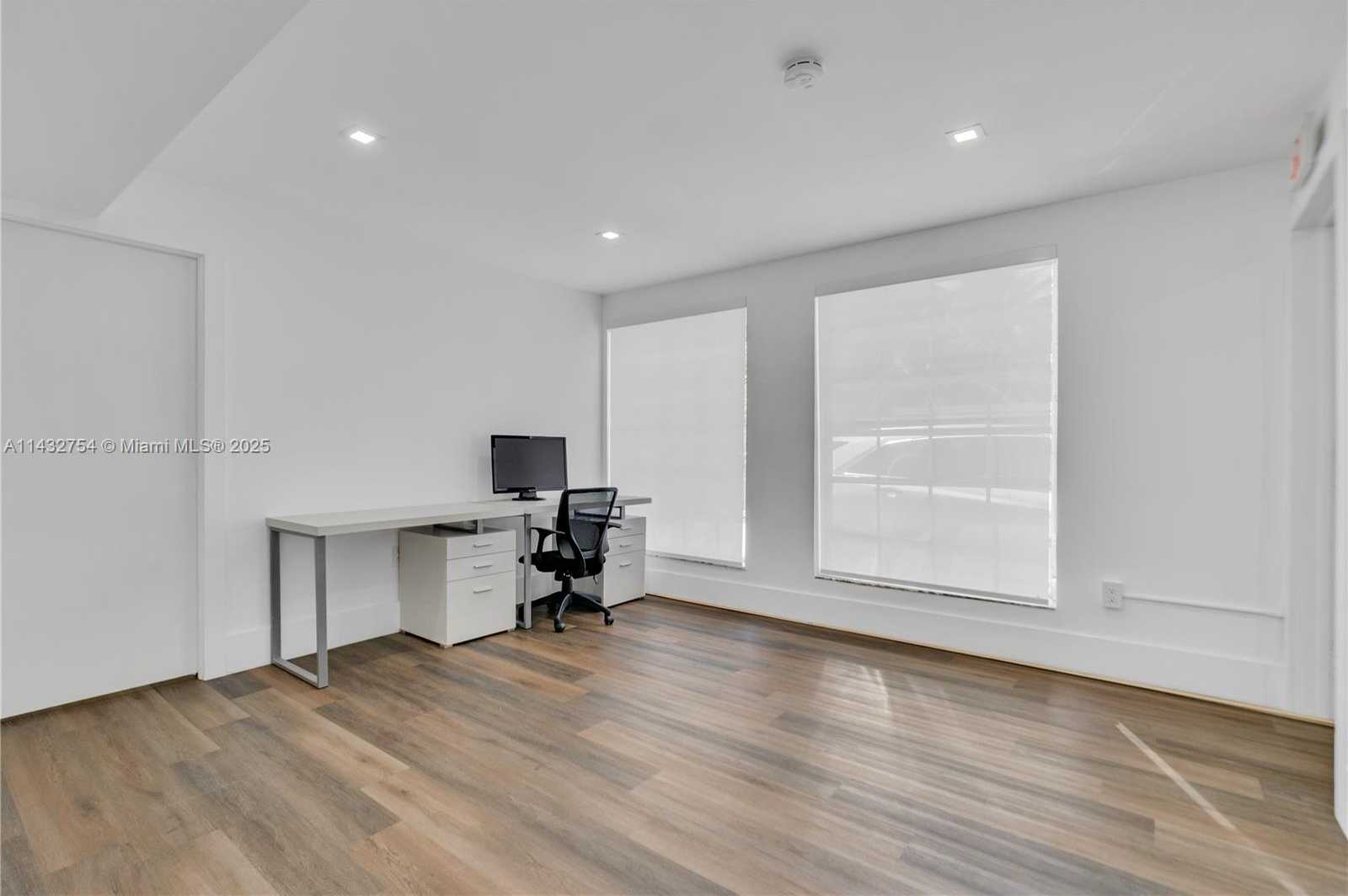 Small Image of 6395 BIRD RD, Miami Number 13