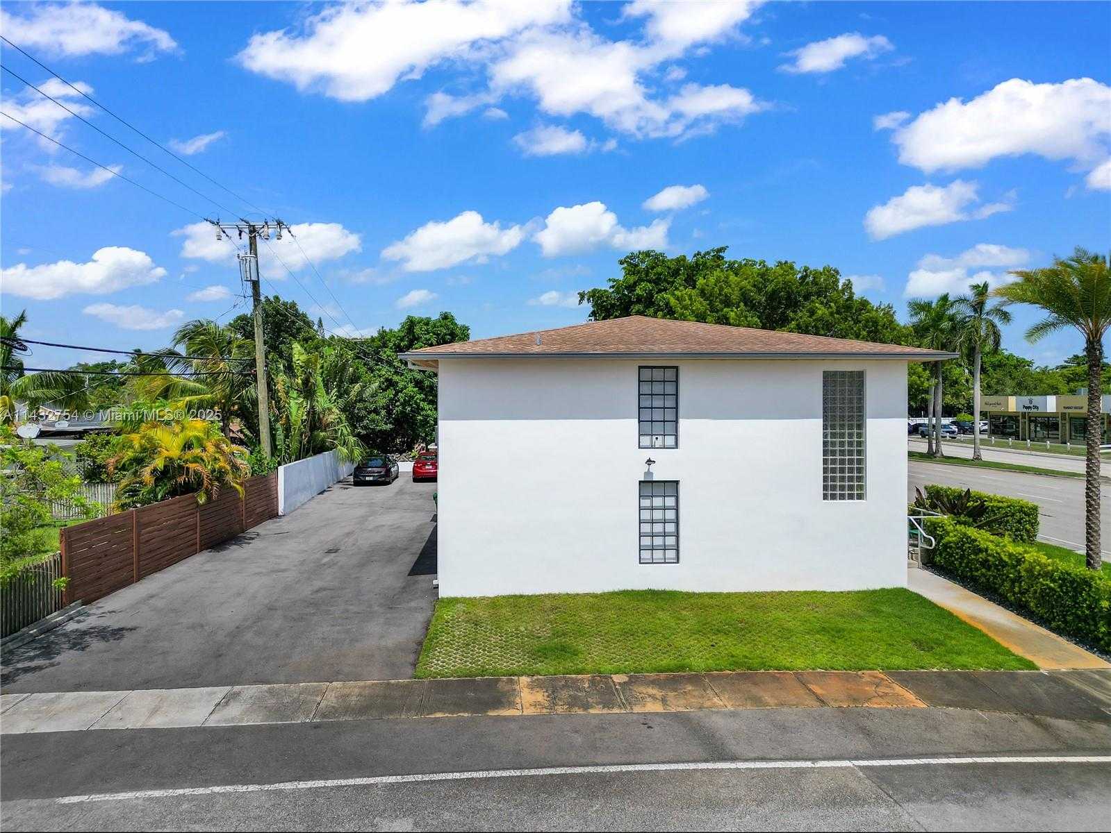 Small Image of 6395 BIRD RD, Miami Number 19