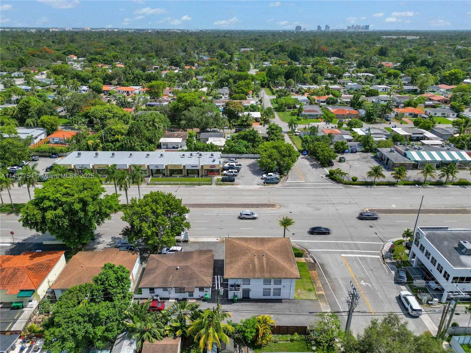 Small Image of 6395 BIRD RD, Miami Number 21