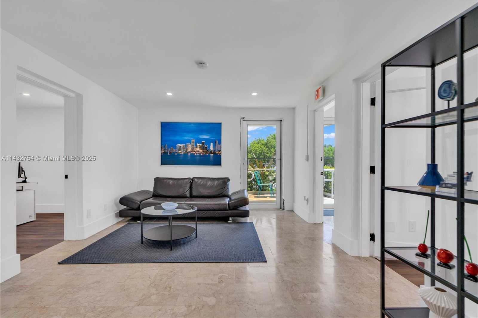 Small Image of 6395 BIRD RD, Miami Number 5