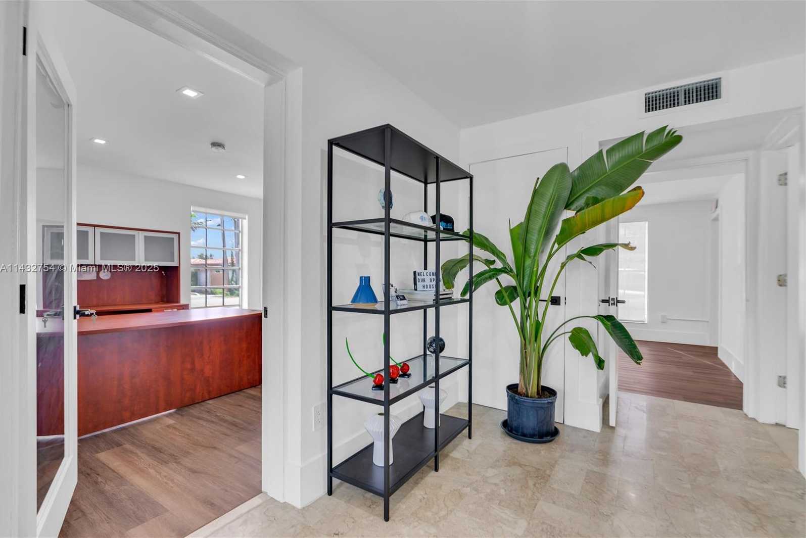 Small Image of 6395 BIRD RD, Miami Number 7