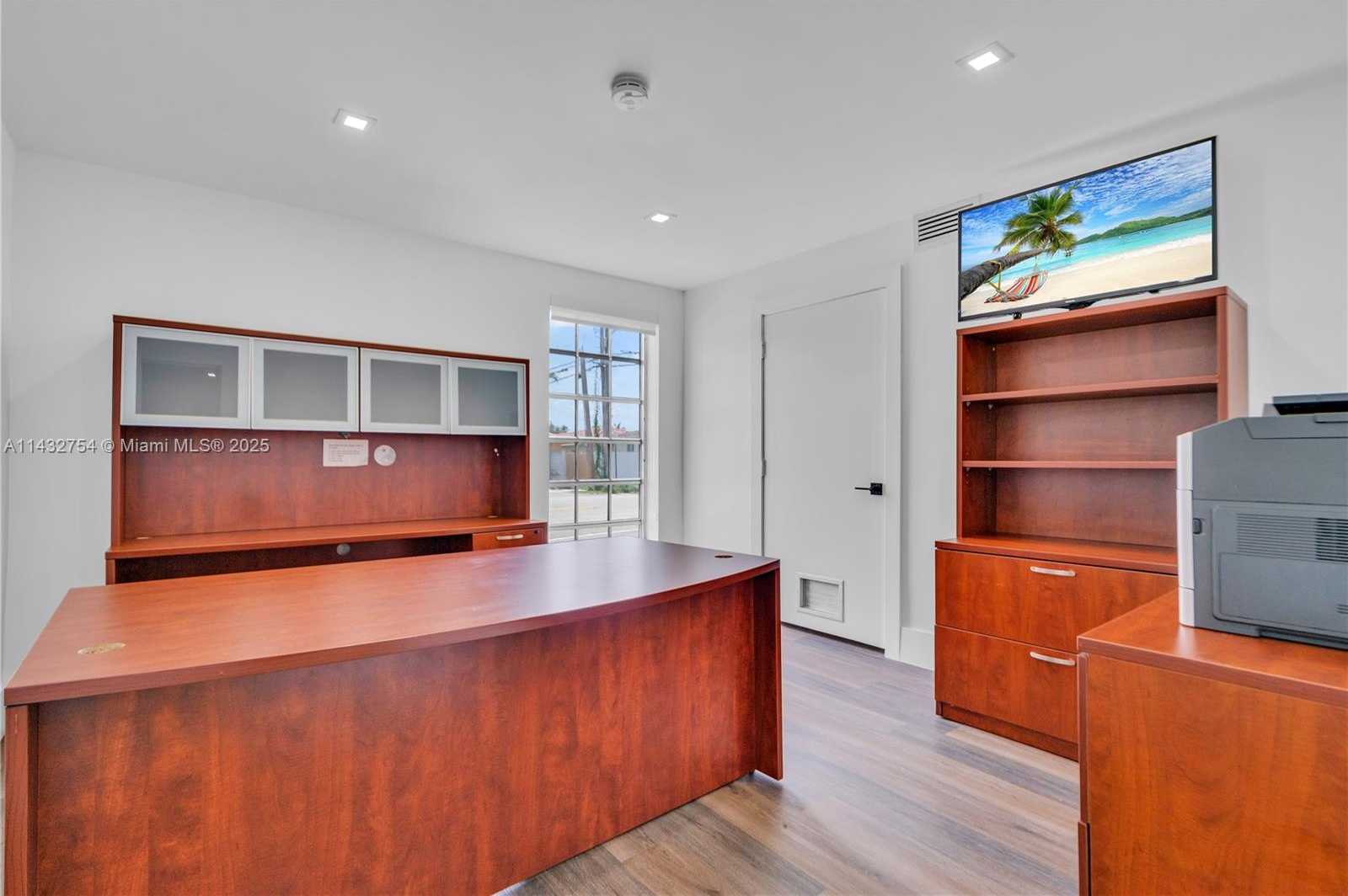 Small Image of 6395 BIRD RD, Miami Number 8