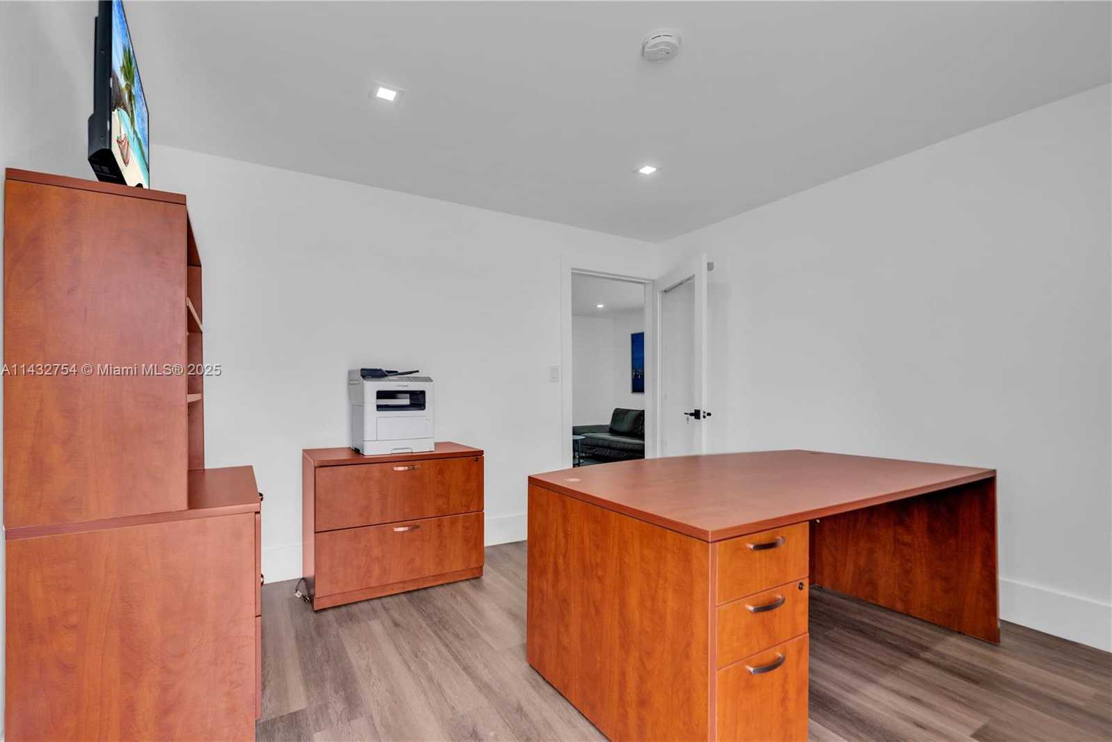 Small Image of 6395 BIRD RD, Miami Number 9
