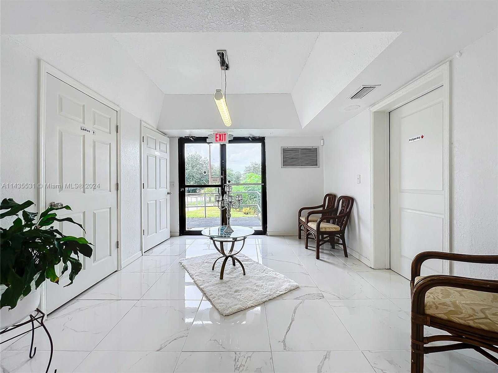 Small Image of 5404 SILVER STAR RD, Orlando Number 13