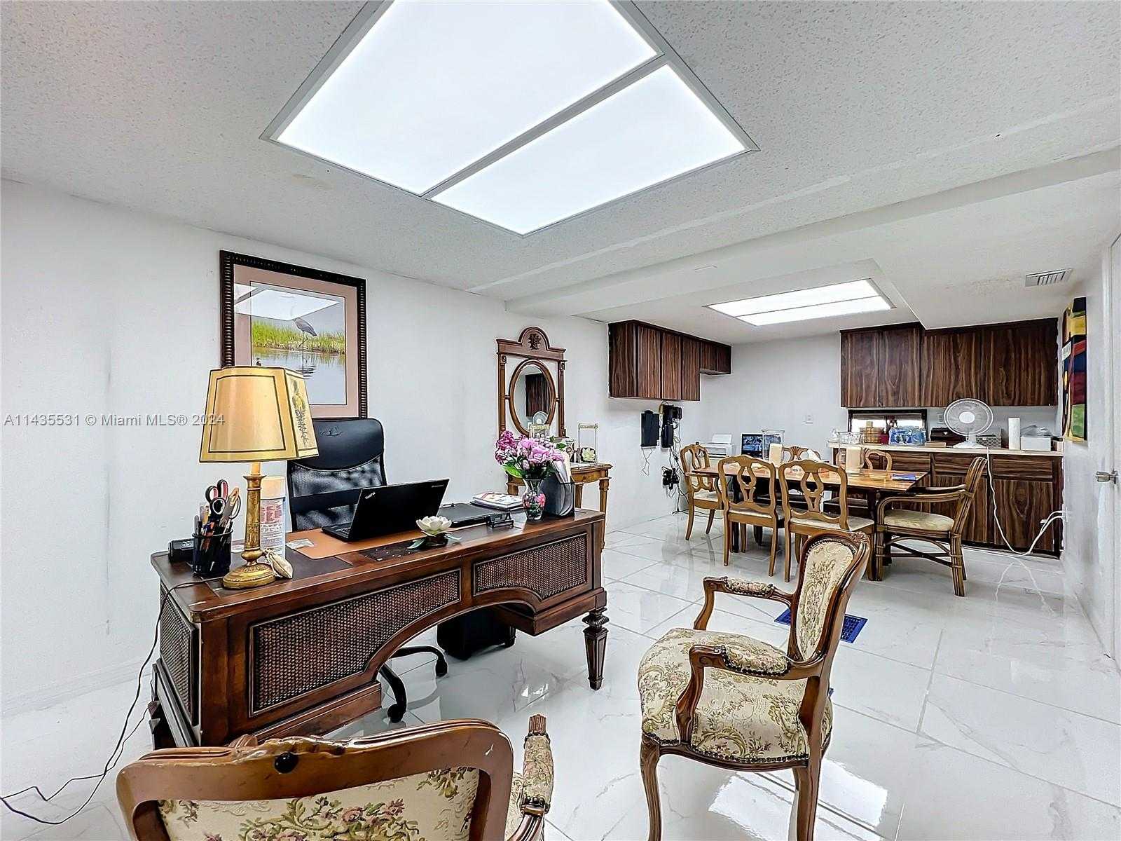 Small Image of 5404 SILVER STAR RD, Orlando Number 20