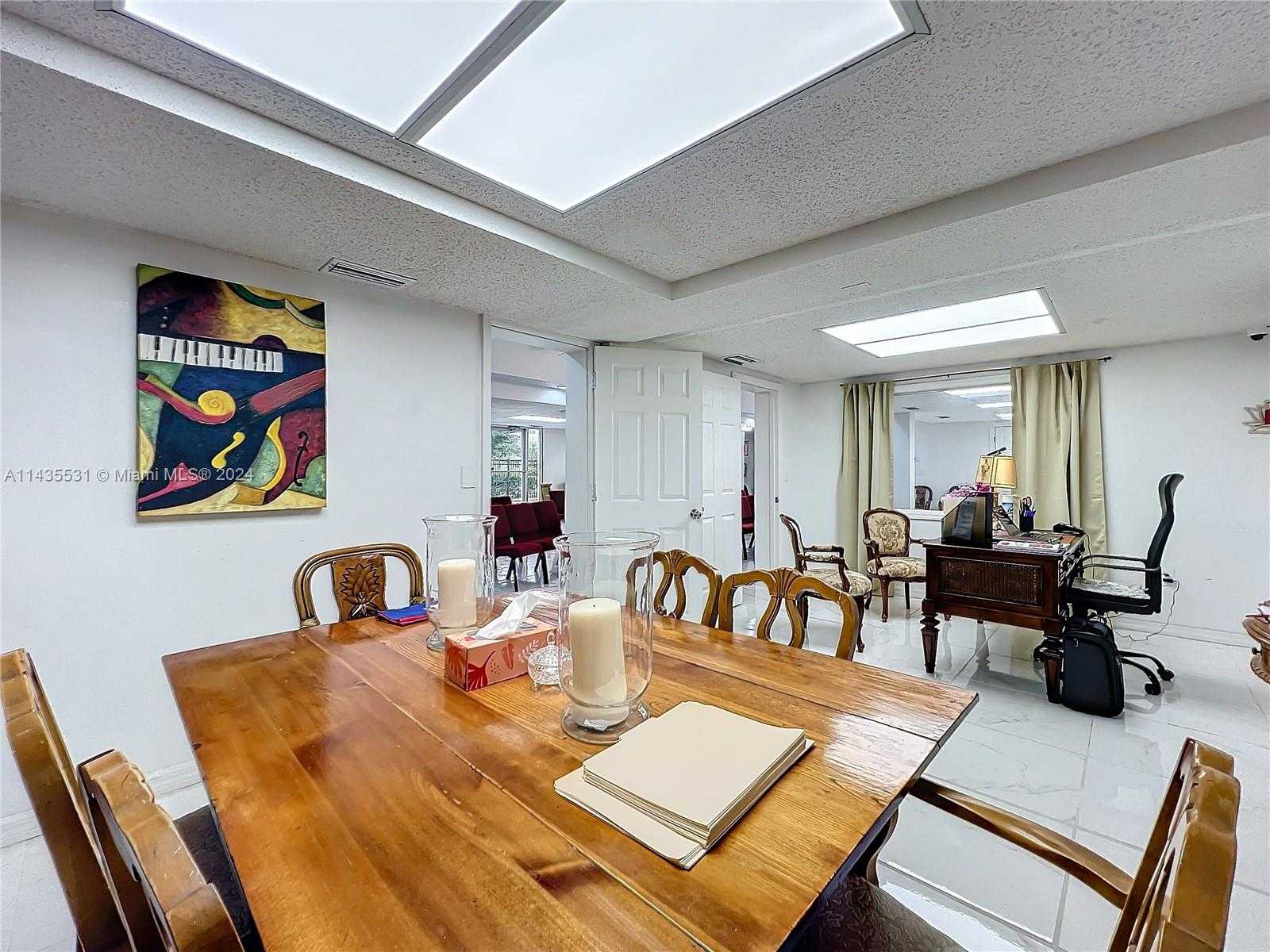 Small Image of 5404 SILVER STAR RD, Orlando Number 23