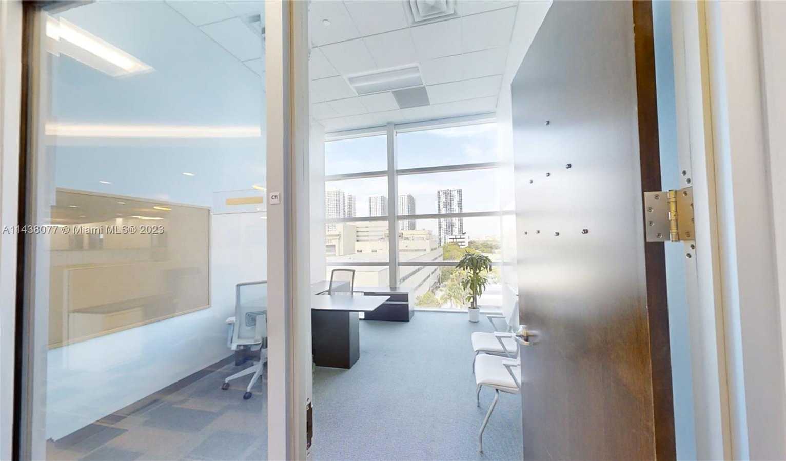 Small Image of 1501 Biscayne Blvd, Miami, FL 33132, USA Number 2