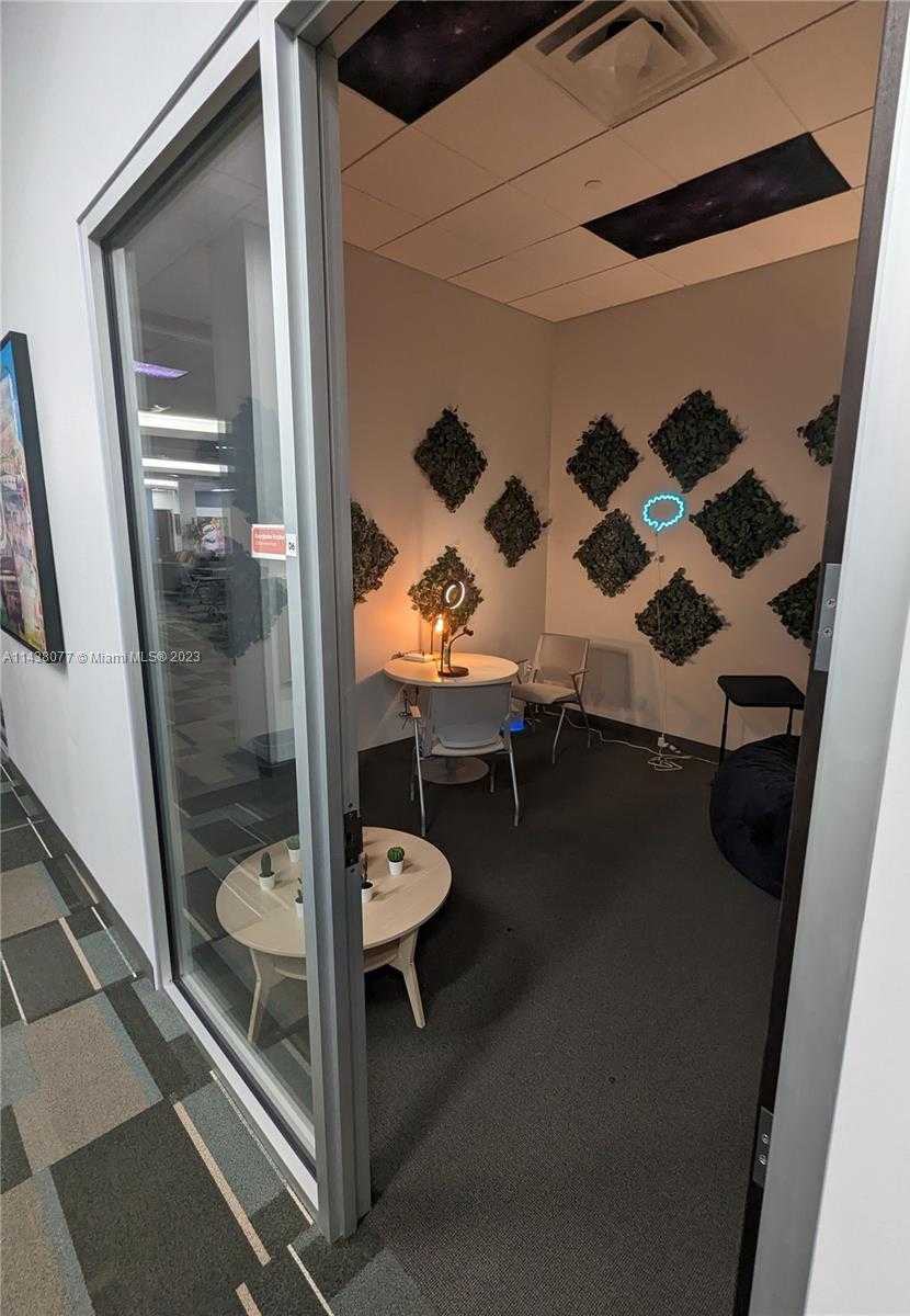 Small Image of 1501 Biscayne Blvd, Miami, FL 33132, USA Number 25