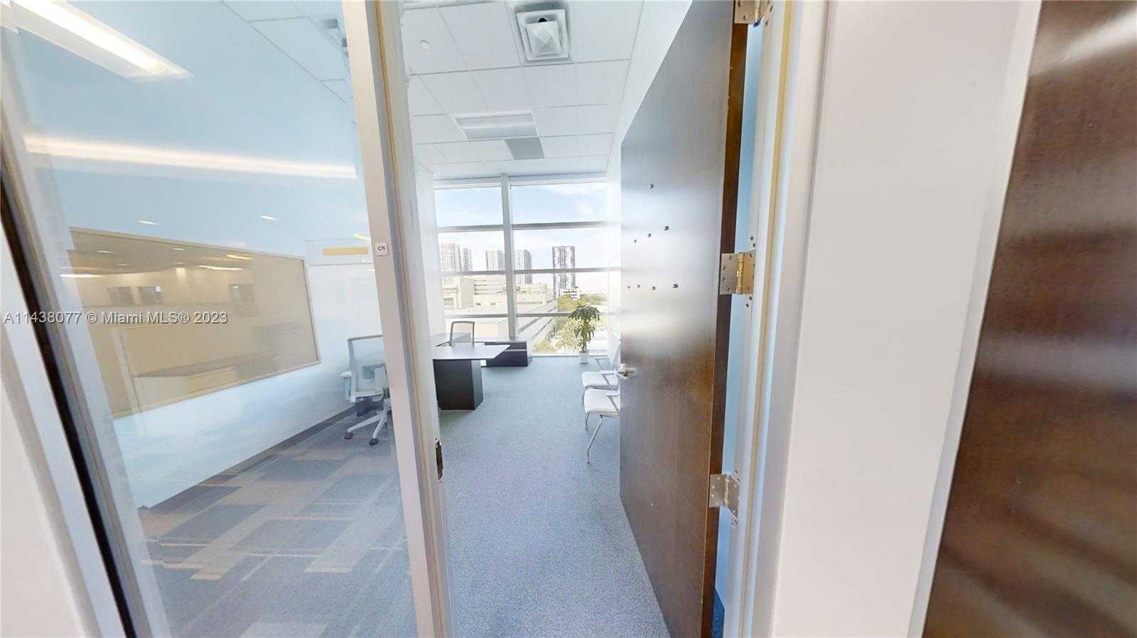 Small Image of 1501 Biscayne Blvd, Miami, FL 33132, USA Number 9