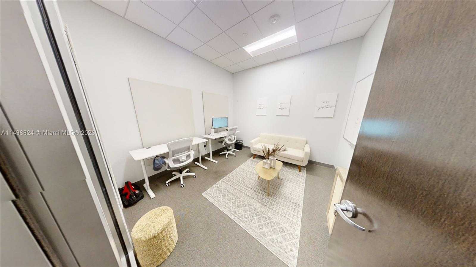 Small Image of 1501 Biscayne Blvd, Miami, FL 33132, USA Number 2