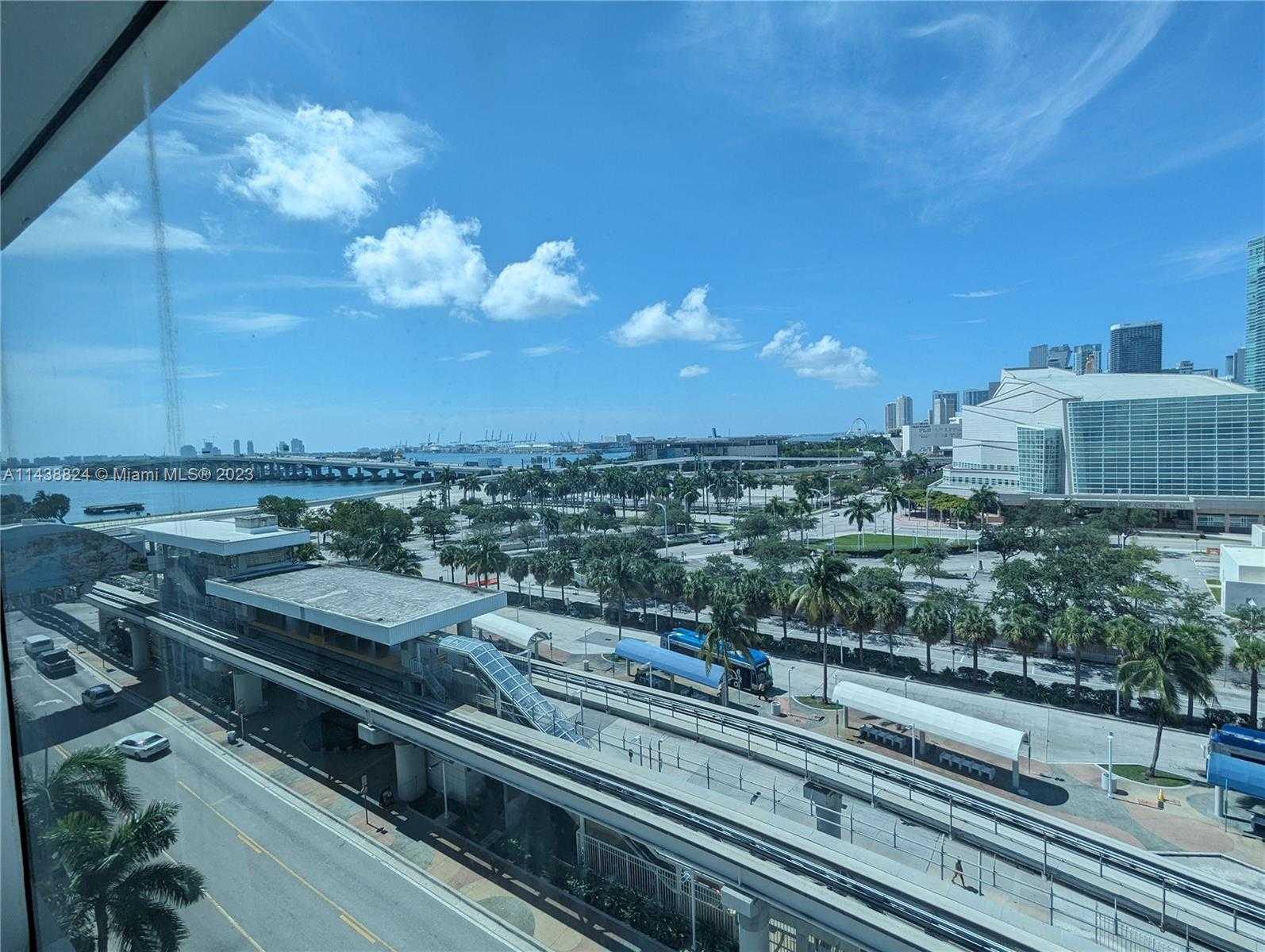 Small Image of 1501 Biscayne Blvd, Miami, FL 33132, USA Number 25